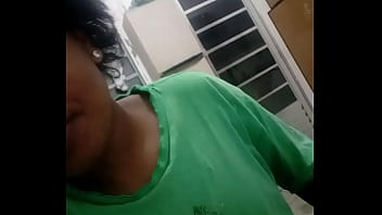 Preview 3 of Desi Xxx Vedio Downloding - negra estressada bebendo pitu