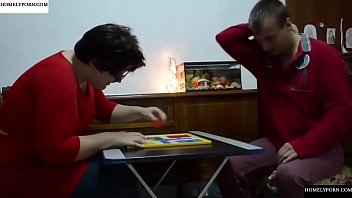 Preview 1 of Seks Budak Bawah Umur Malaysia - Playing parchis and eating tale