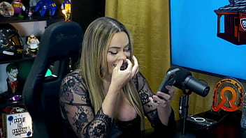 Preview 3 of Omapass Granny Toymasturbation - Emily Narizinho faz uma dan&ccedil_a bem sensual pro Ruan,  ele ficou de pau duro! - P&aacute_pum no Barraco!