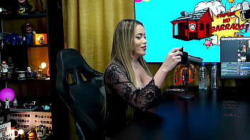Preview 1 of Omapass Granny Toymasturbation - Emily Narizinho faz uma dan&ccedil_a bem sensual pro Ruan,  ele ficou de pau duro! - P&aacute_pum no Barraco!