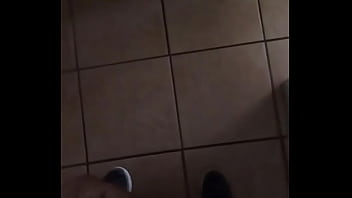 Preview 4 of Girls Dogs Fuck - Punheta no banheiro publico !!!