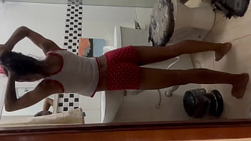 Preview 1 of Son Grind On Mom Big Ass - Flagrei a minha enteada no banheiro e n&atilde_o resisti comi antes da minha Esposa chegar