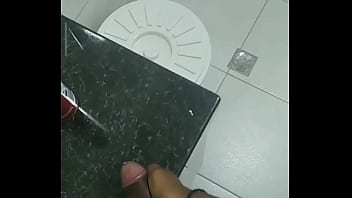 Preview 4 of Scool Strapon - Novinho pauzudo batendo punheta e gozando gozando