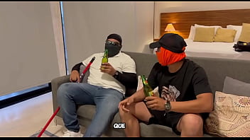 Preview 1 of Familystroke Feet - Ay que haces eres el amigo de mi esposo!