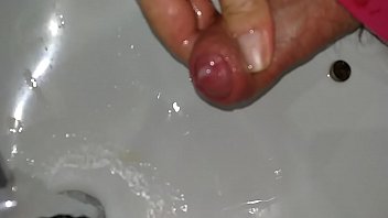 Preview 4 of Fair Girl Xxx - Paja en el lavabo