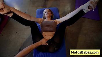 Preview 3 of Randi Mom Hot Sin - Slutty teen blonde sucking dick during yoga class - Lindsey Lakes,  Johnny Love