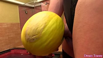 Preview 4 of In Famy - Shemale Amanda Fialho fucks a melon