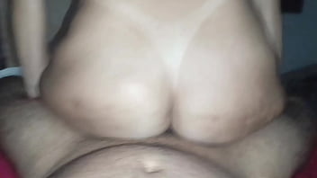 Preview 4 of Melayu Seks Ganas - Quando vi a marquinha da esposa do vizinho fiquei excitado na hora. Quis meter tudo nesse cuzinho,  tomara que nunca saibam. Loira bunda grande Sexo anal DOGGYSTYLE