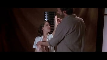 Preview 3 of Putas Angola - Alyssa Milano in Poison Ivy 2 1996 - 3