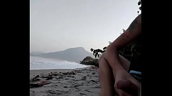 Preview 2 of Xtra Chubby Mom - Curtindo uma praia. Quem vem?