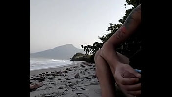 Preview 4 of Xtra Chubby Mom - Curtindo uma praia. Quem vem?