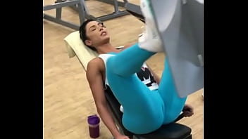 Preview 4 of Free Cazzie - Gracy malhando na academia