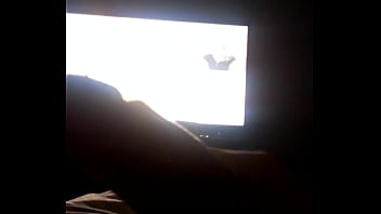Preview 4 of Nen Top Porn - Masturbandome viendo tv