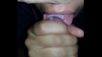 Preview 3 of Teste Jepun - Esposa no boquete at&eacute_ tomar gozada na boca engoliu toda porra