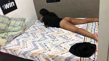 Preview 1 of Amateur Mig - la cachonda de mi hermanastra esta en su habitacion en ropa inteior y me masturbo viendola hasta terminar follandomela duro