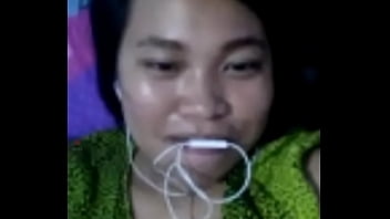 Preview 1 of Mommy And Girlporn - Indonesian girl sri like to watch white dick