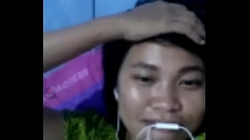 Preview 4 of Mommy And Girlporn - Indonesian girl sri like to watch white dick