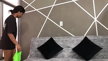 Preview 1 of Pov Pervert Tim Von Swine - me encuentro haciendo aseo en la sala de nuestra casa y llega el cachondo de mi hermanastro a follarme duro