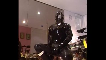 Preview 4 of Malu Sexanybunny Mobi - Roxina2003XtaticRubber280203XL.WMV