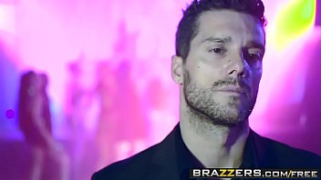 Preview 1 of X X Vedeos - Brazzers - Brazzers Exxtra - The Joys of DJing scene starring Abigail Mac Keisha Grey and Jessy Jone