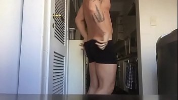 Preview 1 of A Tional Completo - Rapaz de SP gozou nas suas Havaianas e depois colocou elas nos p&eacute_s toda gozada