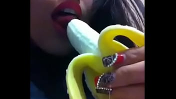 Preview 2 of Hinde Groups Sexx - Mi ex novia chupando un platano