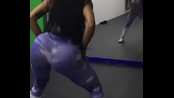 Preview 3 of Rape Doktor Sexy Porn - Gostosa Dan&ccedil_ando Funk de cal&ccedil_a legging na academia