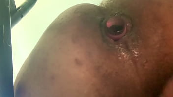 Preview 2 of Girls Young Sex Porno - Enfiei uma bola no c&uacute_ ,  bola de vidro gigante arrombou meu rabo . Primeira vez