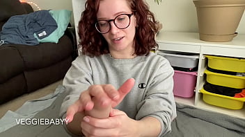 Preview 1 of Sie Hilft Ihm - how i would give you a handjob custom video - veggiebabyy