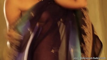 Preview 2 of Con Dos Virgenes - Seduction and Art From India