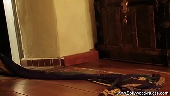 Preview 3 of Con Dos Virgenes - Seduction and Art From India