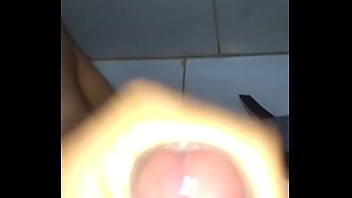 Preview 2 of I Fuck Malaysian Mom - Me hago una paja en el ba&ntilde_o