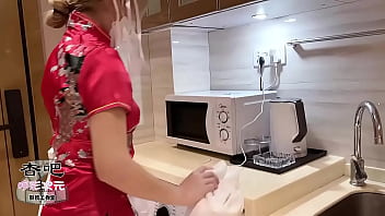 Preview 1 of Voyeur Beach Mom Son - 【哆彩次元】中华娘cos太诱人，忍不住向前来一发