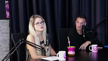 Preview 1 of Old Man Hit Yong - Todo mundo deveria experimentar a terapia,  comentou sobre o HPV e HIV e o atendimento no hospital p&uacute_blico... - Marina Karam (sex&oacute_loga) (SHEER/RED)