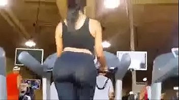 Preview 2 of Desanges - culona en el GYM
