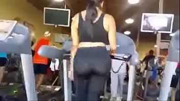 Preview 1 of Desanges - culona en el GYM