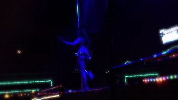 Preview 1 of Animal Xxxbf - Mi esposa,  la primera vez que bailo en table dance!