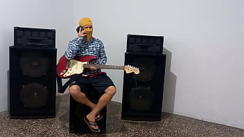 Preview 1 of B8g Boobs - TRIO DE MUSICOS!! EL GUITARRISTA LLAMO A SU AMIGA PARA TENER SEXO,  LUEGO PIDIO COMPA&Ntilde_IA DE UN MACHO PESADO PARA ACOMPA&Ntilde_AR EL SEXO DE FANTASIA. TRIO REAL CASERO DE MUSICOS CALIENTES