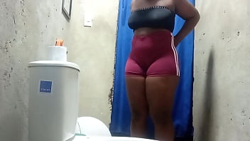 Preview 4 of 2 Garla - Camara amateur en el ba&ntilde_o de la sirvienta