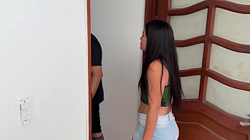Preview 1 of Xxccom 13 - Un buen polvo mientras mi hermanastra busca ropa en su armario.