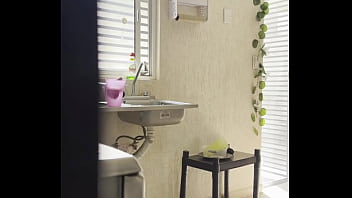 Preview 1 of Anokhi Sex Videos Website Video - ESCOND&Iacute_ LA CAMARA EN LA COCINA PARA SEDUCIRLO