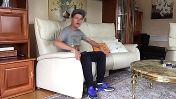 Preview 1 of Incesto Familiares - Unwiderstehlich - Sniffing Masters Air Max,  Socks  Boyfeet [720p]