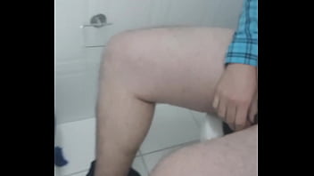 Preview 3 of Mature Anal With Stud - Gordinho branco,  cheio de tes&atilde_o no banheiro