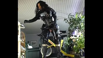 Preview 4 of Hq Porn Sarah Winkel - RoxinaInShinyCatSuit241005XXL.WMV