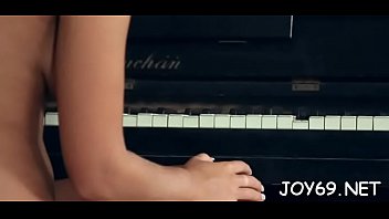 Preview 1 of Momm Sana Xxx Vidoes 2015 - Naughty babe in a solo play