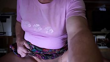 Preview 3 of Indyn Hd Hind Mo - Pipi unterm Rock