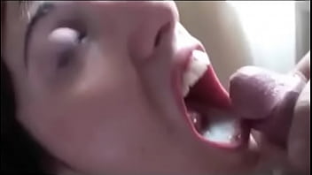 Preview 2 of Fingering And Dildos - who is she? &iquest_quien es ella o donde esta el video completo?