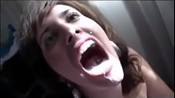 Preview 4 of Fingering And Dildos - who is she? &iquest_quien es ella o donde esta el video completo?