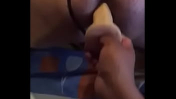 Preview 4 of Brezzar Mom Com - Mi amiga ares me mete este delicioso juguetito ?