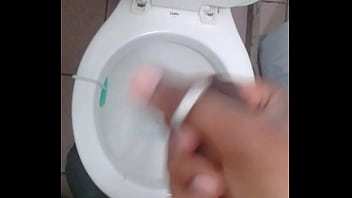 Preview 1 of Man Pumping Tits - Batendo Uma No Banheiro Do Trabanho...! Quem quer leite ??